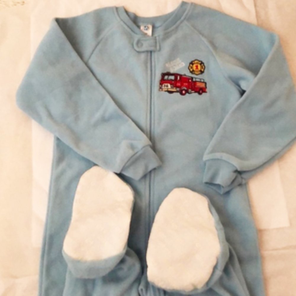 Sleeper blanket Firetruck boys new size 10 polyester feet attached applique blue